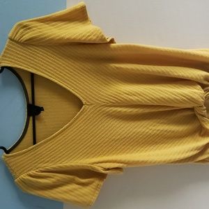 W5, yellow blouse size M. with short sleeves
